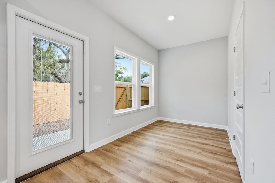 Spacious, unfurnished interior of a new home in Live Oak Cottages, Freeport (Image 18).
