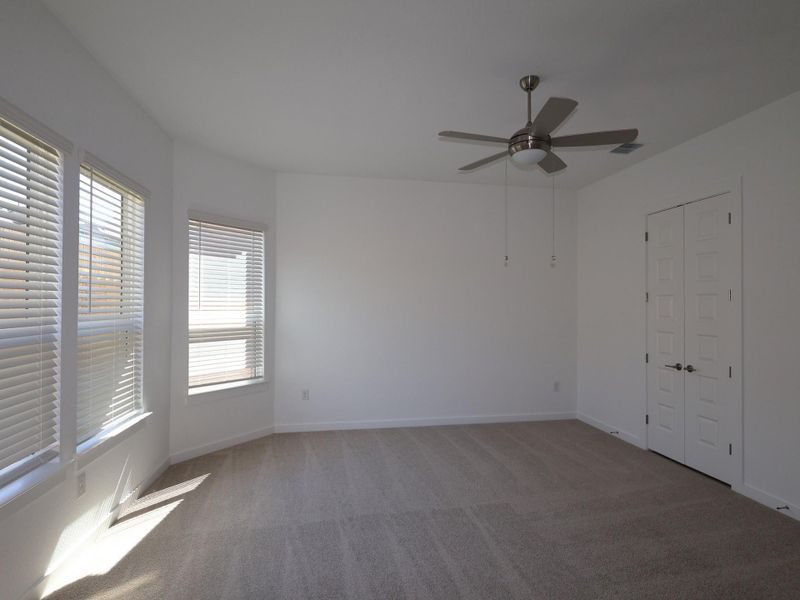 Spacious, unfurnished interior of a new home in Cedar Brook, Leander (Image 15).