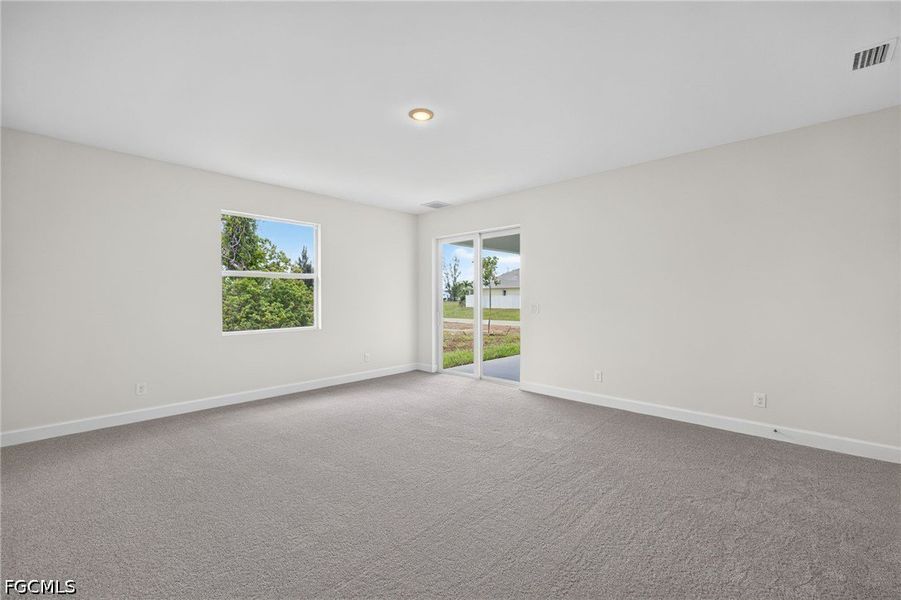 Spacious, unfurnished interior of a new home in Cape Coral, Cape Coral (Image 22).