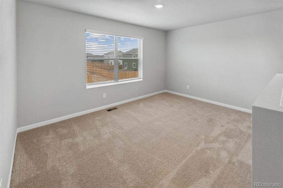 Spacious, unfurnished interior of a new home in Cottonwood Greens, Fort Lupton (Image 14).