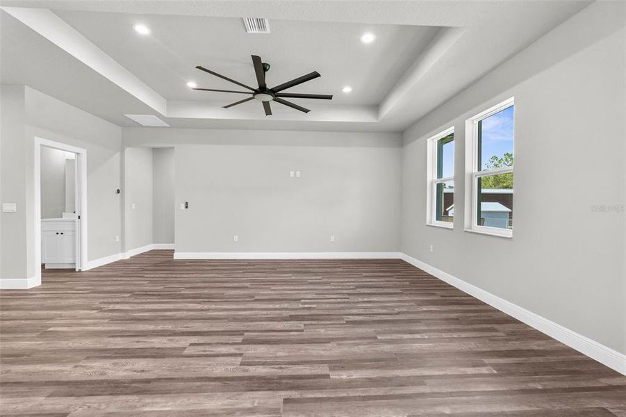 Spacious, unfurnished interior of a new home in , Weeki Wachee (Image 37).