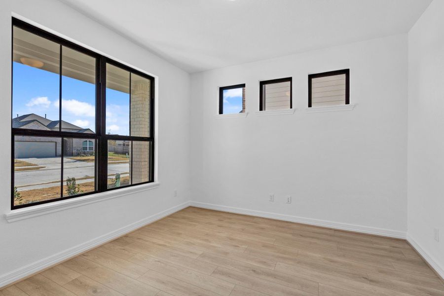 Spacious, unfurnished interior of a new home in Blue Heron Estates, Mont Belvieu (Image 28).