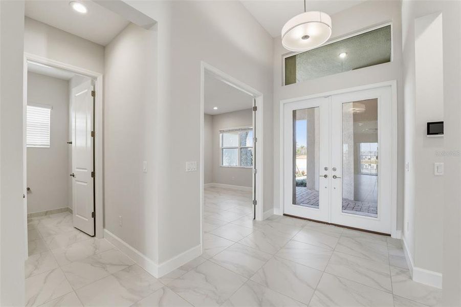 Spacious, unfurnished interior of a new home in Valencia Ridge, Wesley Chapel (Image 18).