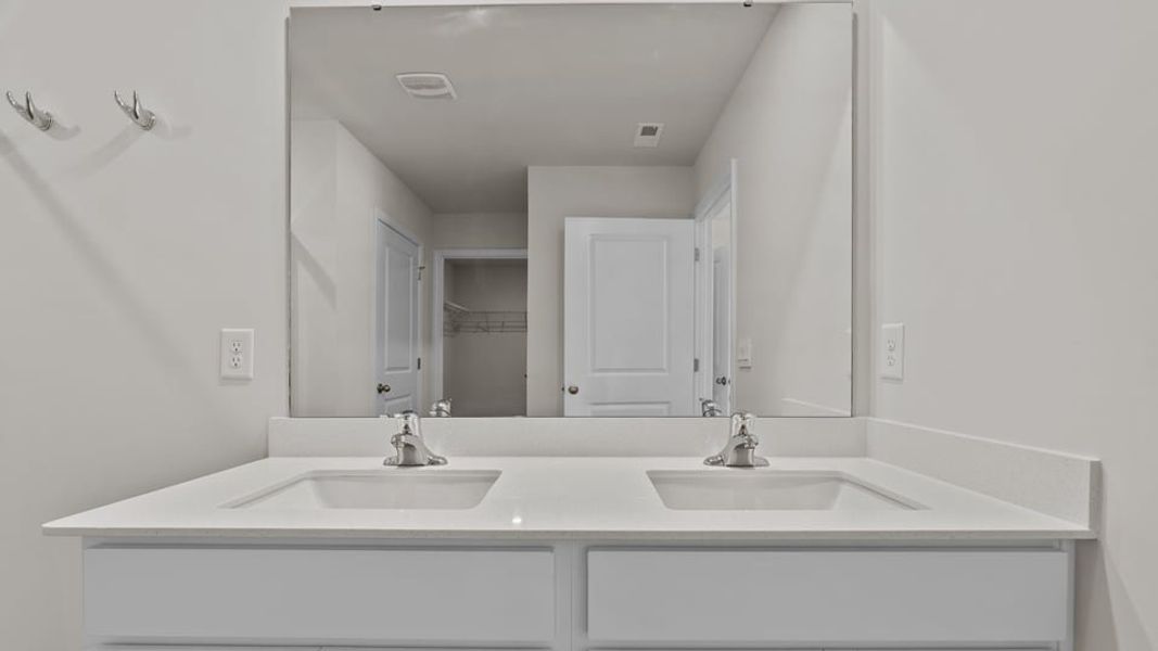 Representative interior finishes for a home built from the Cali by D.R. Horton in Hobbs Farm, Ayden (Image 12).