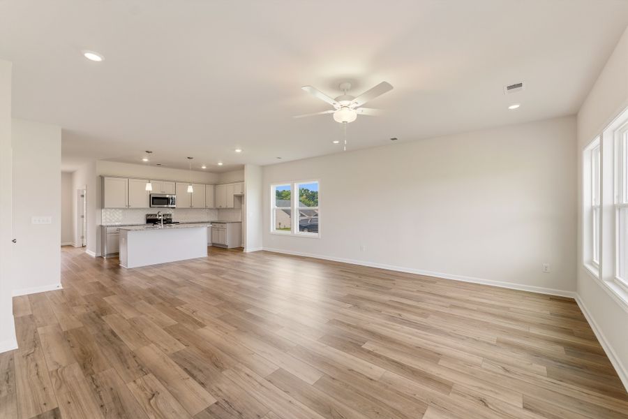Spacious, unfurnished interior of a new home in Dove Hollow, Chesnee (Image 23).