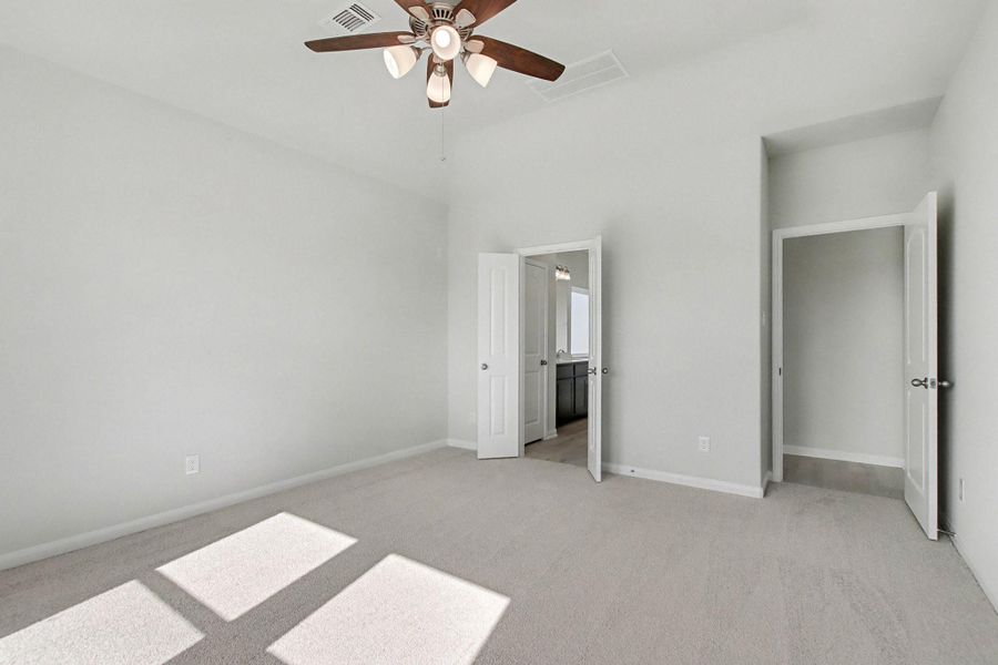 Spacious, unfurnished interior of a new home in Columbia Lakes, West Columbia (Image 27).