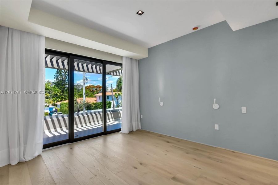 Spacious, unfurnished interior of a new home in , Miami (Image 52).