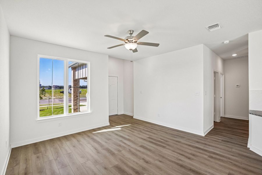 Spacious, unfurnished interior of a new home in Rancho San Gabriel, Georgetown (Image 13).