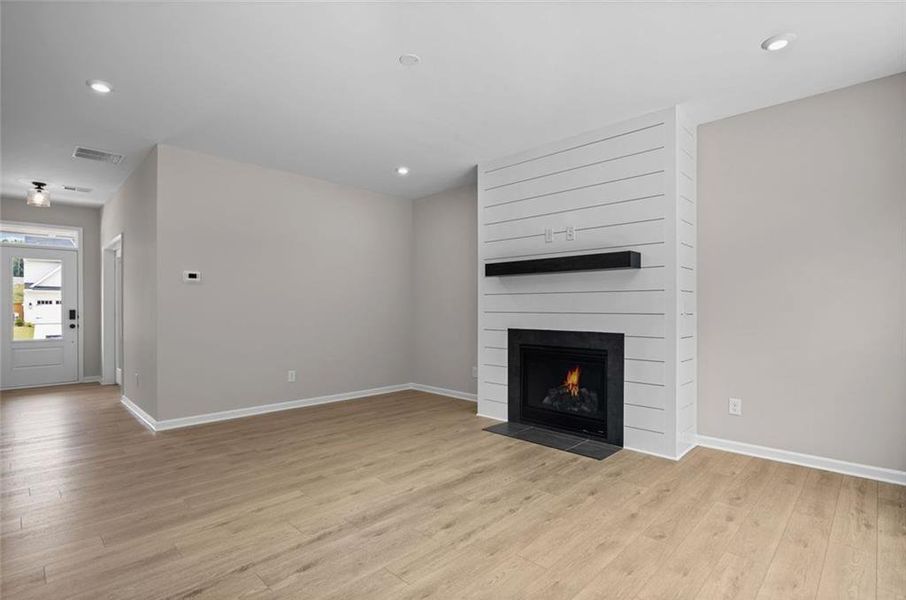 Spacious, unfurnished interior of a new home in Pickens Bluff, Dallas (Image 13).
