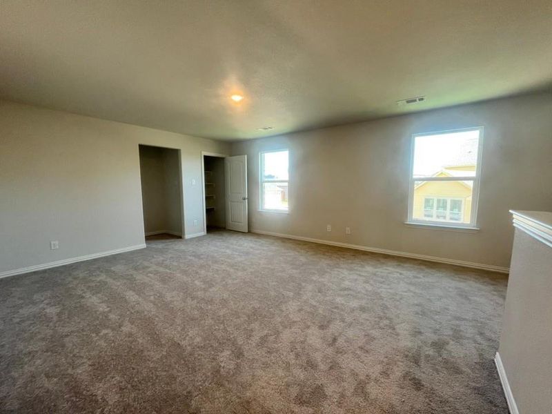 Spacious, unfurnished interior of a new home in Westpoint Park, Fort Worth (Image 8). Spacious, unfurnished interior of a new home in Westpoint Park, Fort Worth (Image 8).