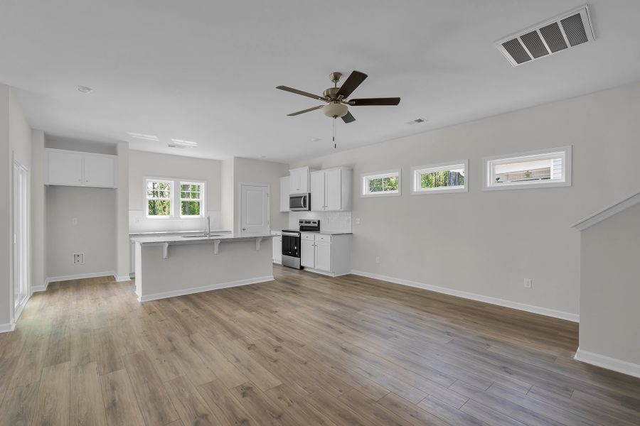Representative unfurnished interior of a home built from the Glenwood II by Great Southern Homes in Bickley Station, Irmo (Image 12).