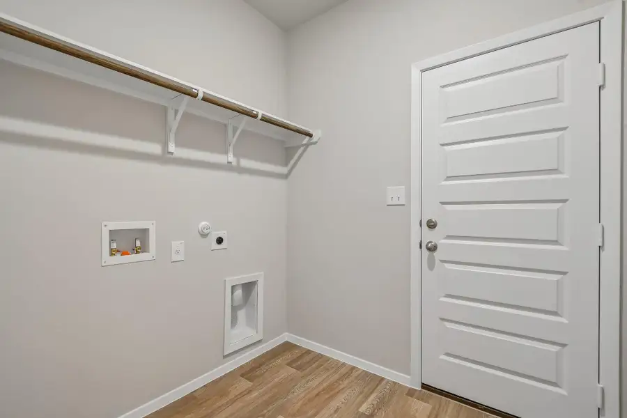Spacious, unfurnished interior of a new home in Edgebrooke, Pflugerville (Image 15).