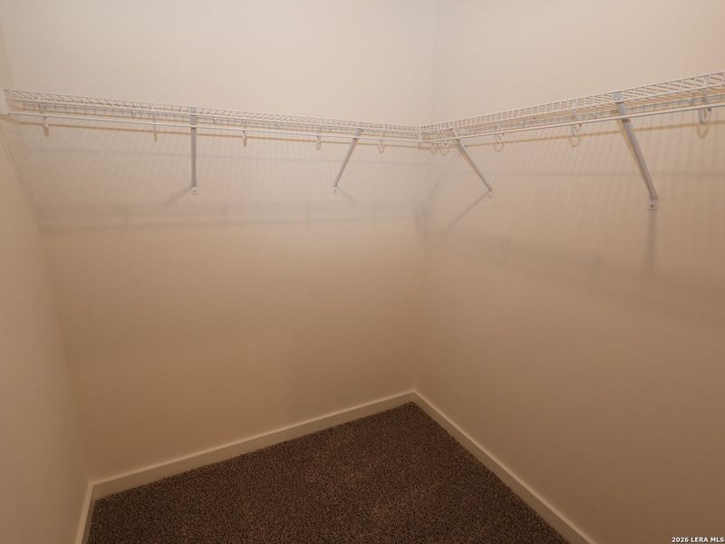 Spacious, unfurnished interior of a new home in Mesquite Ridge, San Antonio (Image 32).