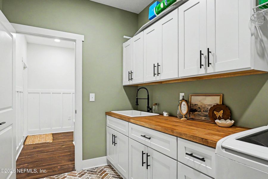 Furnished interior view inside a new home in , Callahan (Image 55).