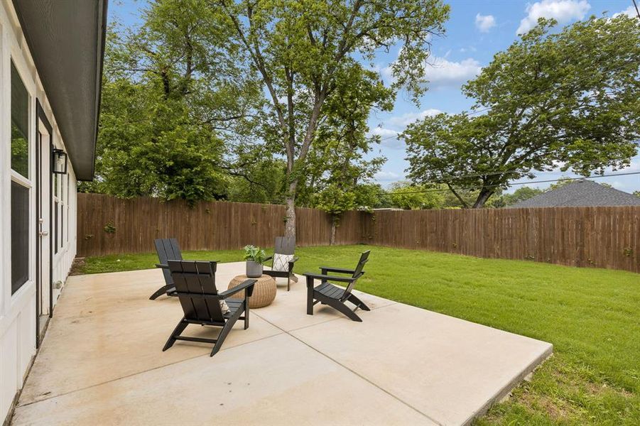 Exterior details and patio area of a home in , Dallas (Image 19).
