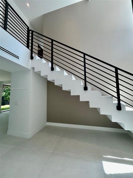 Spacious, unfurnished interior of a new home in , Miami (Image 7).