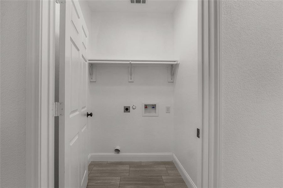 Spacious, unfurnished interior of a new home in , Fort Worth (Image 11).