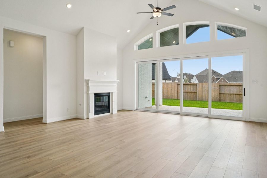 Spacious, unfurnished interior of a new home in Sienna 65', Missouri City (Image 20).