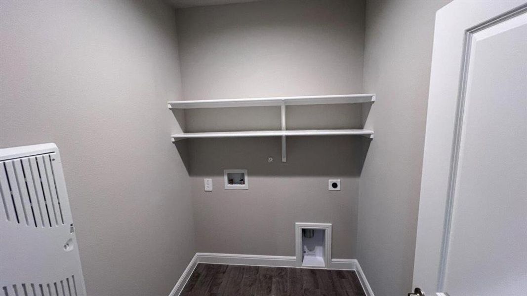 Spacious, unfurnished interior of a new home in Bluestem, Rhome (Image 18).