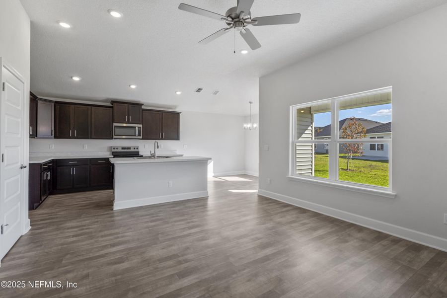 Spacious, unfurnished interior of a new home in Summerglen, Jacksonville (Image 14).