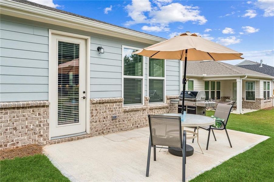 Exterior details and patio area of a home in Lakecrest, Buford (Image 3).