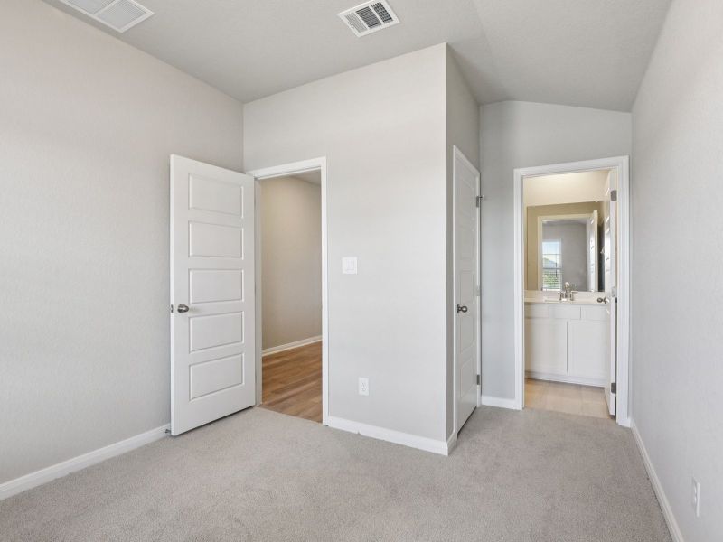 Spacious, unfurnished interior of a new home in Thomas Pond, San Antonio (Image 31). Spacious, unfurnished interior of a new home in Thomas Pond, San Antonio (Image 31).