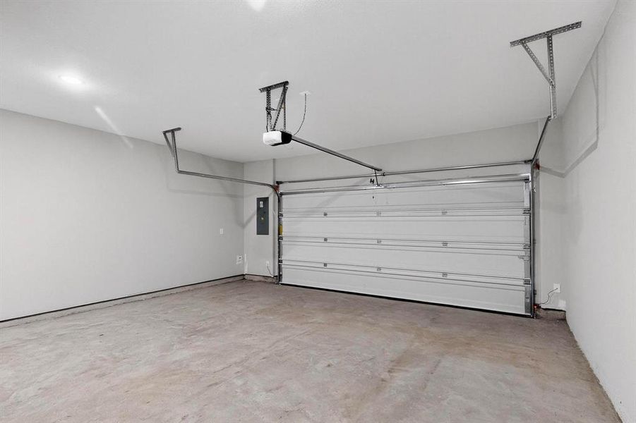 Spacious, unfurnished interior of a new home in Solterra Texas, Mesquite (Image 19).