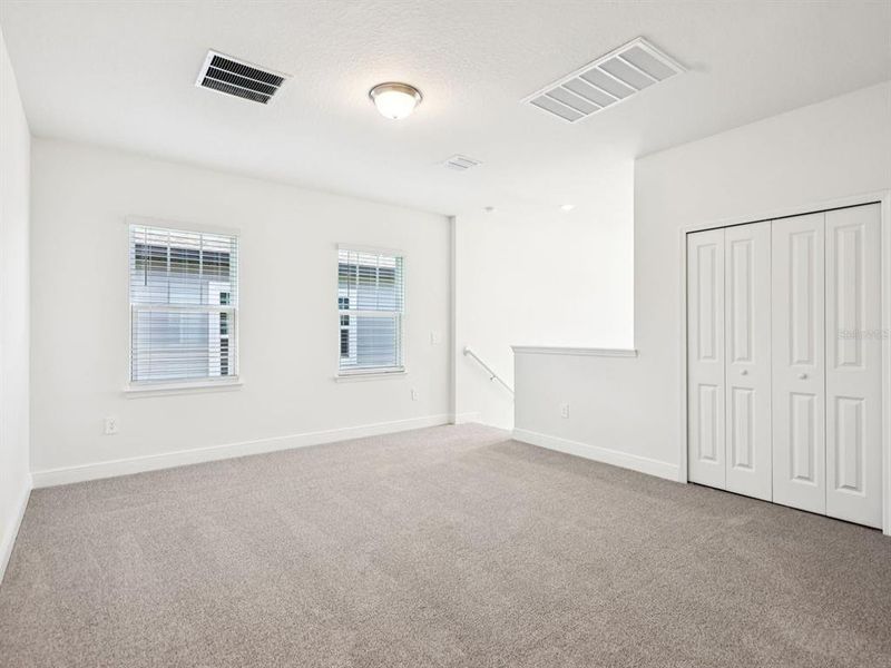 Spacious, unfurnished interior of a new home in Cyrene at Minneola, Minneola (Image 10).