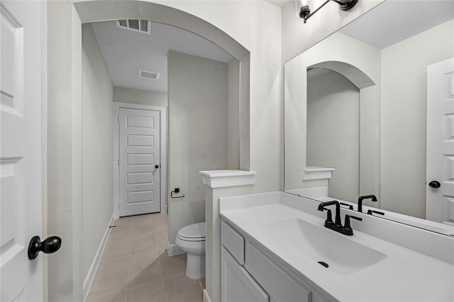 Furnished interior view inside a new home in Lago Mar, Texas City (Image 8).