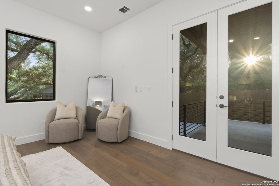 Furnished interior view inside a new home in , Alamo Heights (Image 11). Furnished interior view inside a new home in , Alamo Heights (Image 11).