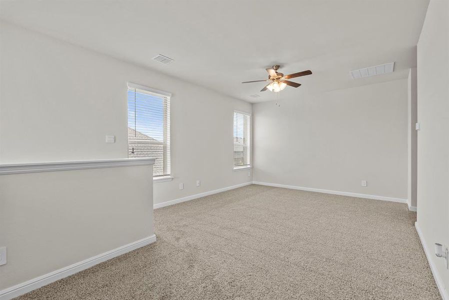 Spacious, unfurnished interior of a new home in Saratoga, Granbury (Image 26).