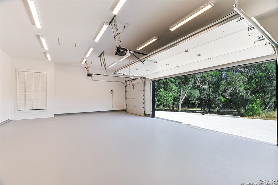 Spacious, unfurnished interior of a new home in , Horseshoe Bay (Image 36).