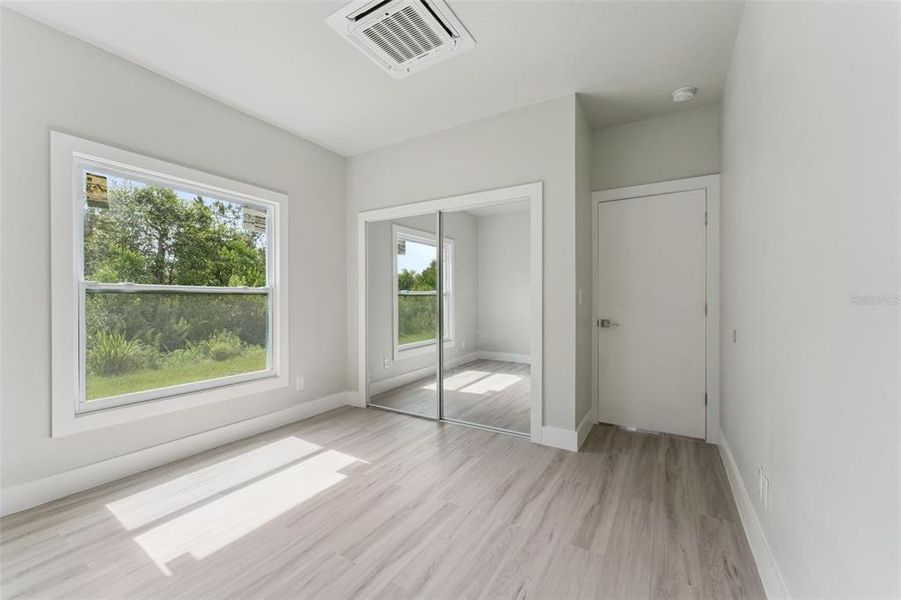 Spacious, unfurnished interior of a new home in , Orlando (Image 44).