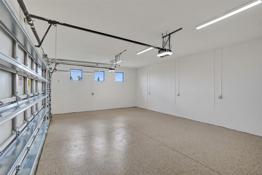 Spacious, unfurnished interior of a new home in Esprit at Avenir, Palm Beach Gardens (Image 21).