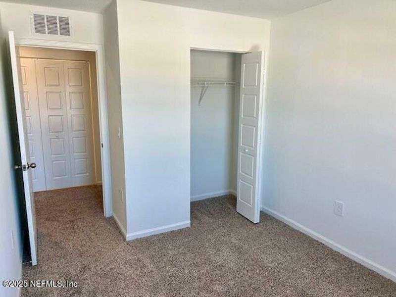 Spacious, unfurnished interior of a new home in The Landing, Middleburg (Image 28).