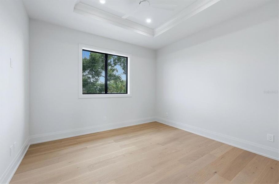 Spacious, unfurnished interior of a new home in , Sarasota (Image 24).