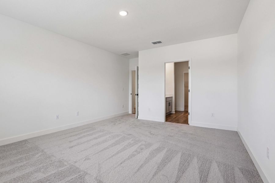 Spacious, unfurnished interior of a new home in Spring Hill, Spring Hill (Image 44).