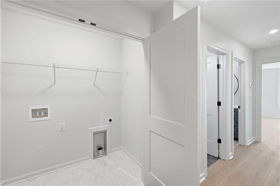 Spacious, unfurnished interior of a new home in , Gainesville (Image 28).