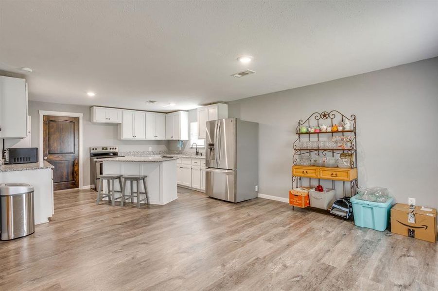 Furnished interior view inside a new home in , Mineral Wells (Image 7).
