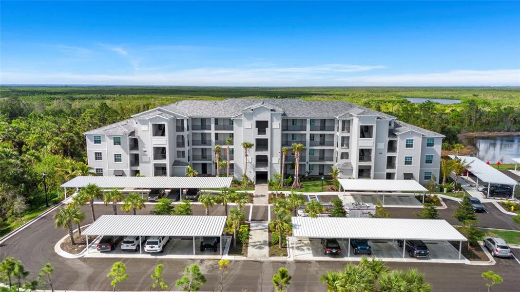 Condo located in Punta Gorda, FL showcasing its design and architecture (Image 4).