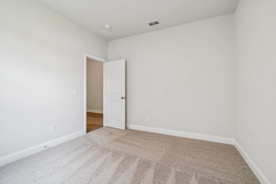 Spacious, unfurnished interior of a new home in Cades Bluff, Lebanon (Image 32).