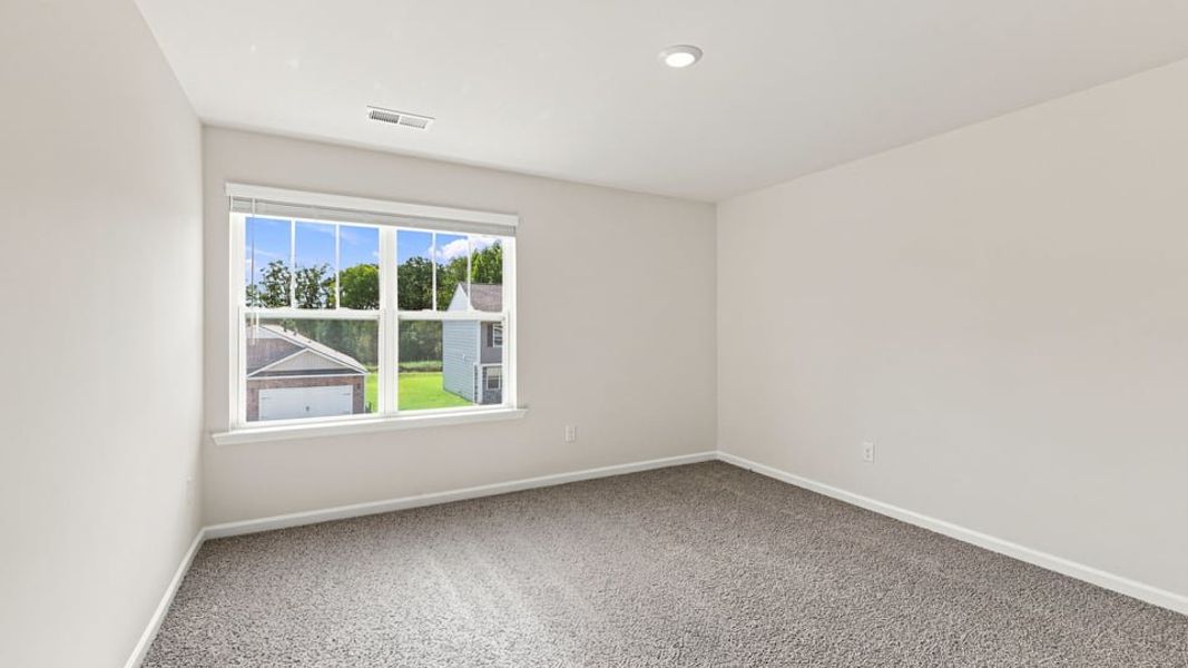 Spacious, unfurnished interior of a new home in Chestnut Ridge, Greenville (Image 33).