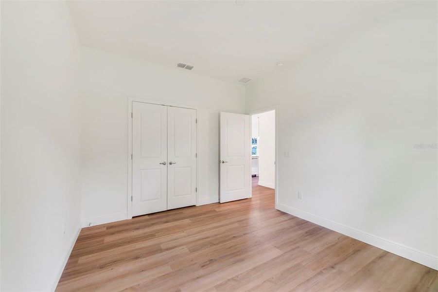 Spacious, unfurnished interior of a new home in , Deland (Image 10).