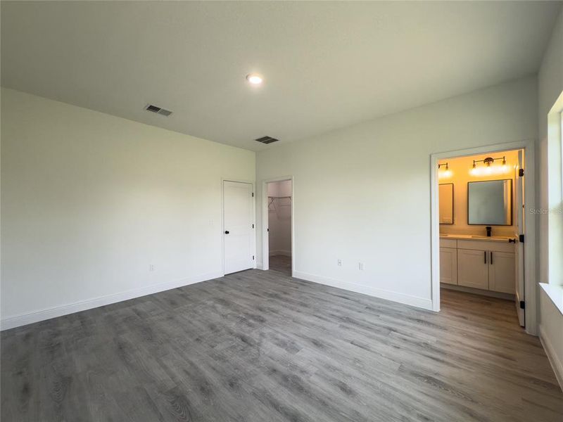 Spacious, unfurnished interior of a new home in , Ocala (Image 19).