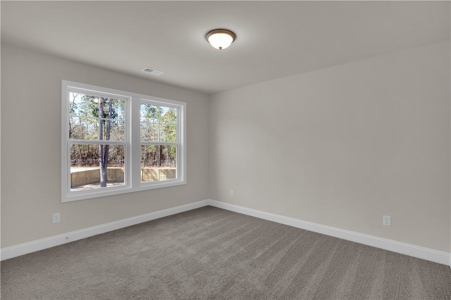 Bright and airy room with inviting views of the na Bright and airy room with inviting views of the na