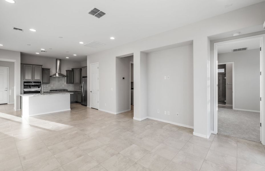 Spacious, unfurnished interior of a new home in Sun City Festival, Buckeye (Image 13).