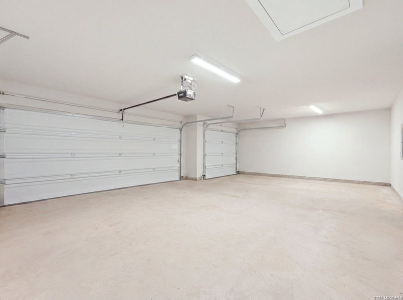 Spacious, unfurnished interior of a new home in Summer Hills, Atascosa (Image 22).