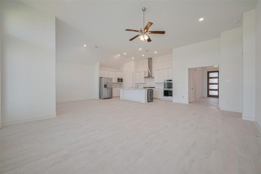 Image 42 of a home in Lago Mar.