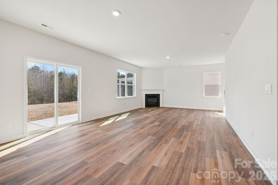 Spacious, unfurnished interior of a new home in Clark Creek Landing, Lincolnton (Image 15).