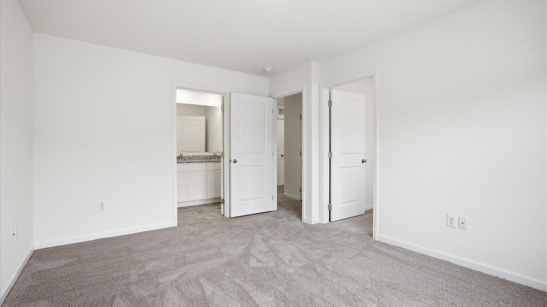 Spacious, unfurnished interior of a new home in Cherokee Crossing, Kodak (Image 18).